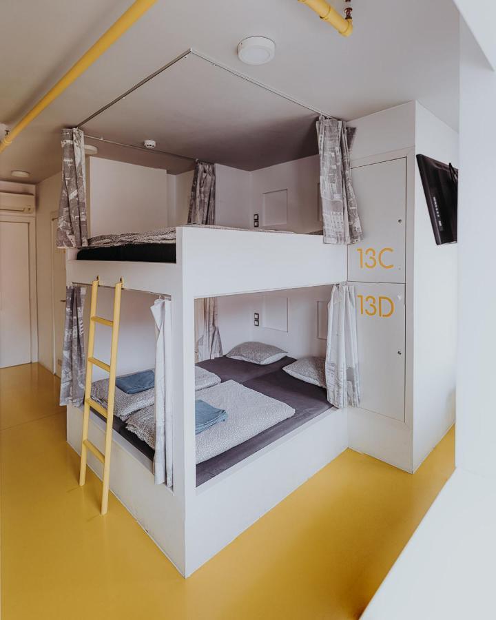 Private Rooms At Hostel63 萨格勒布 外观 照片