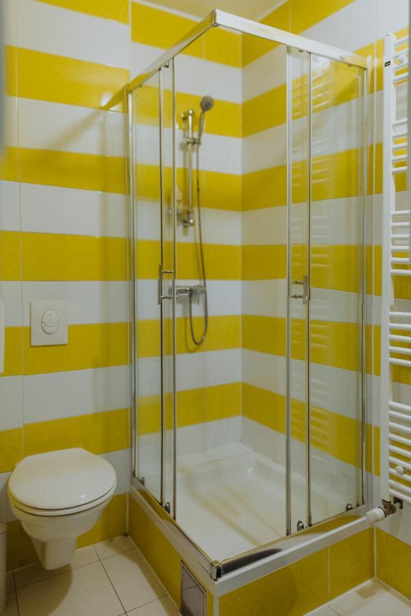 Private Rooms At Hostel63 萨格勒布 外观 照片