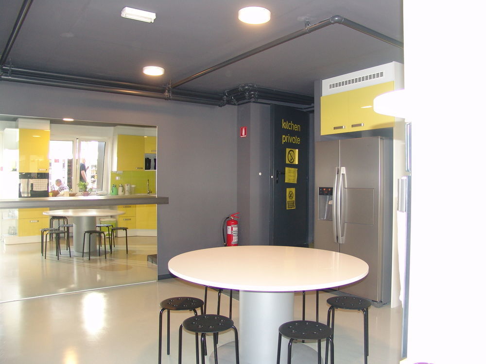 Private Rooms At Hostel63 萨格勒布 外观 照片
